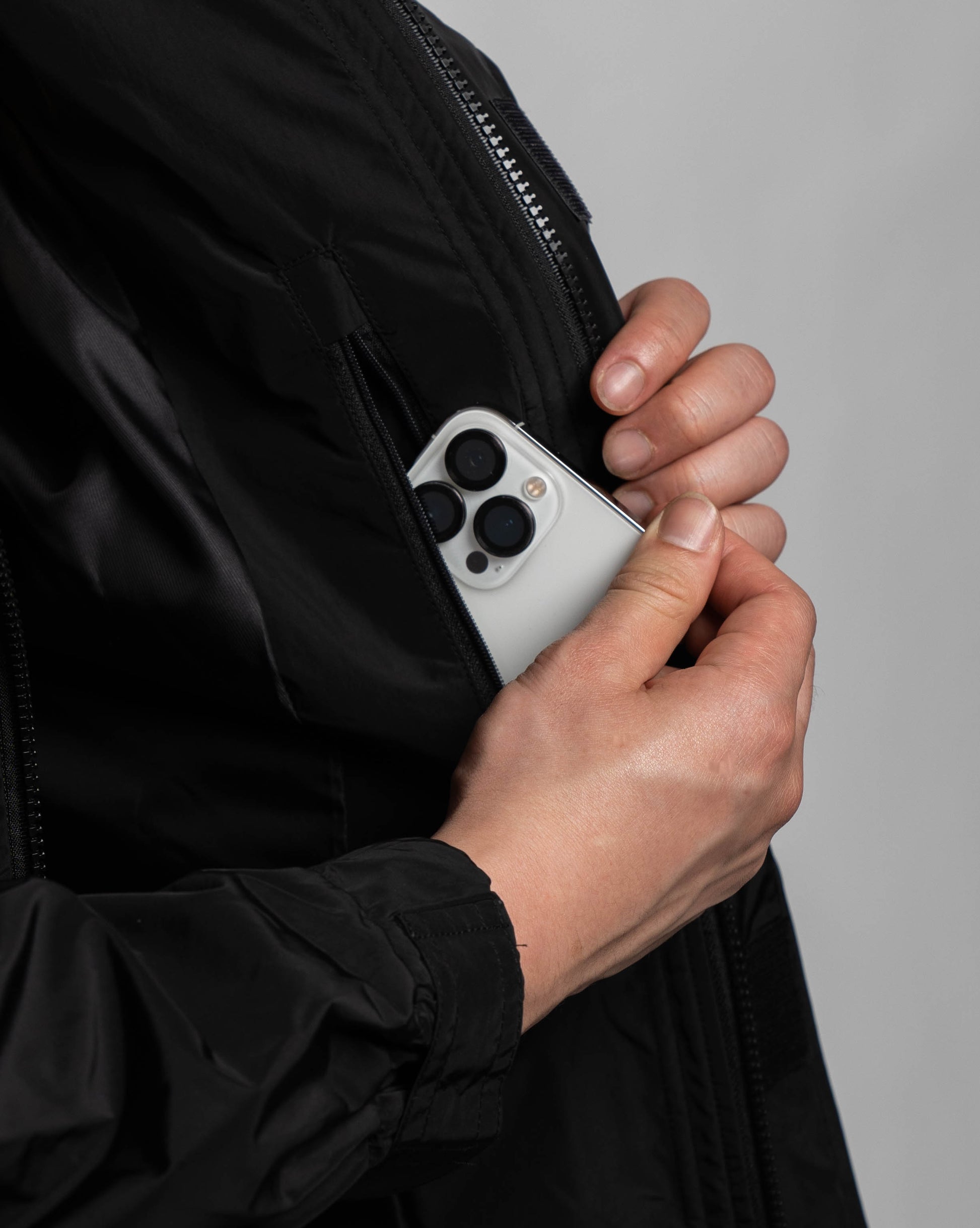 Resolve Windbreaker Black image 1