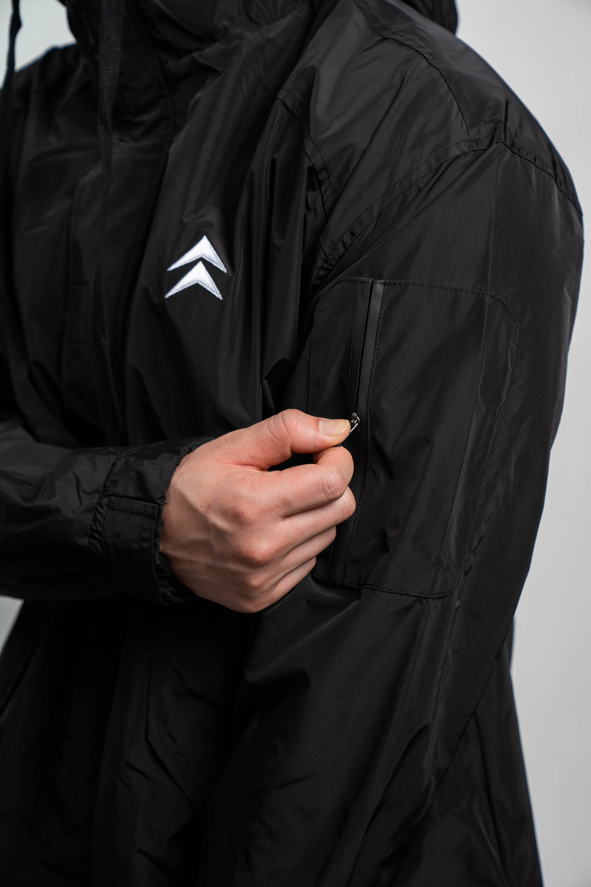 Resolve Windbreaker Black image 2